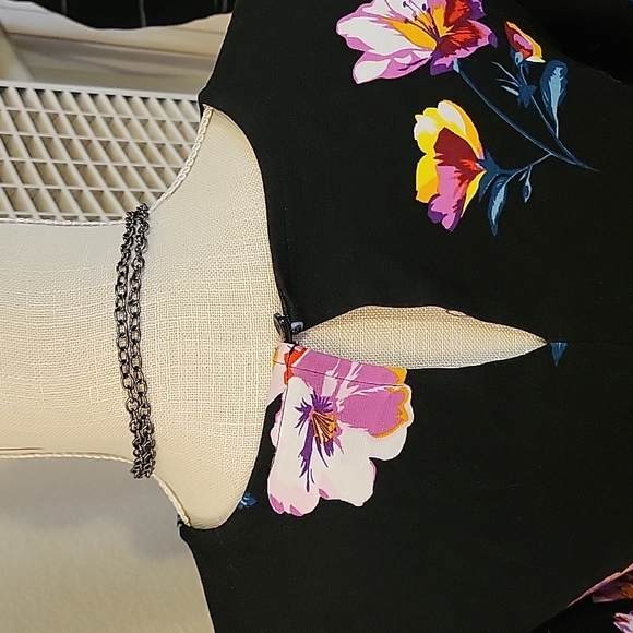 Floral Print - Picture 3 of 3